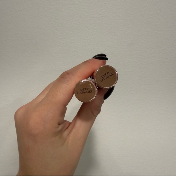 Makeup Revolution Eye Bright Illuminating Under Eye Concealer in Deep Caramel - Picture 3 of 5